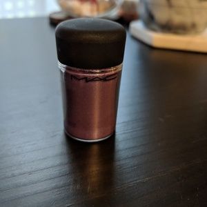 Mac pigment in Violet